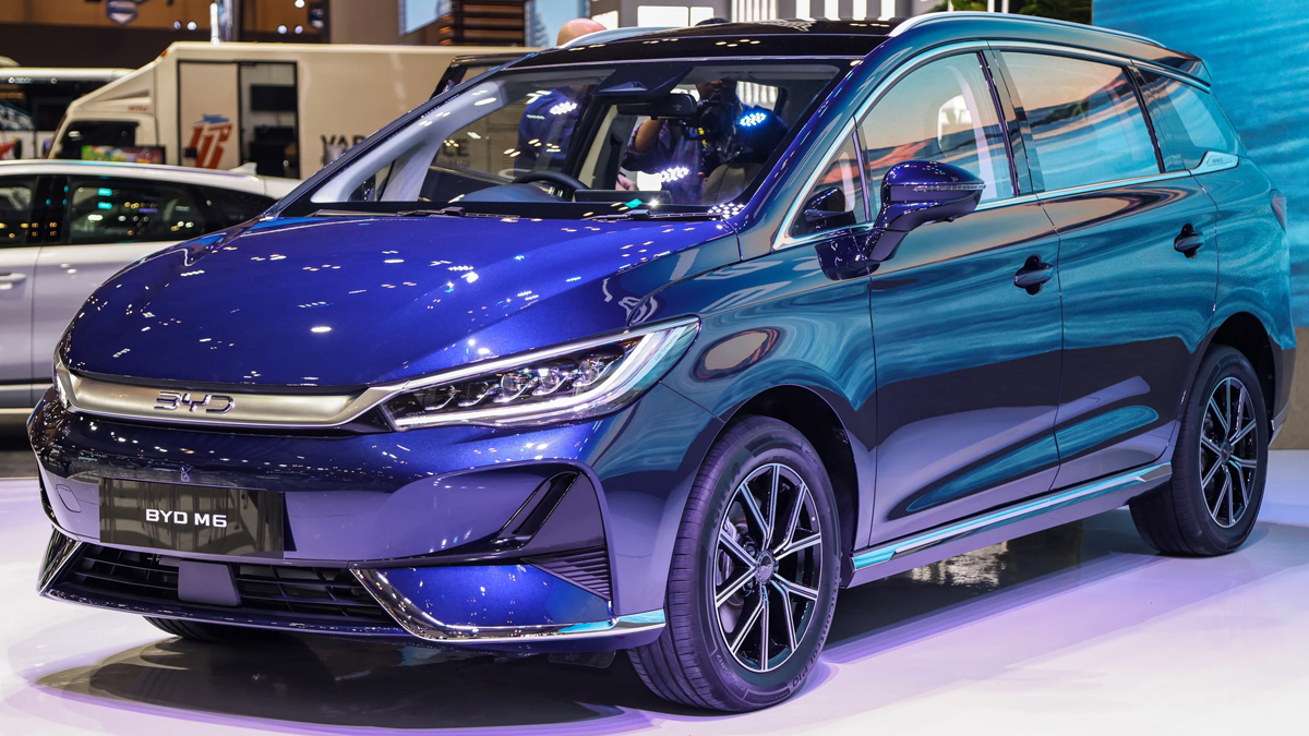 BYD M6