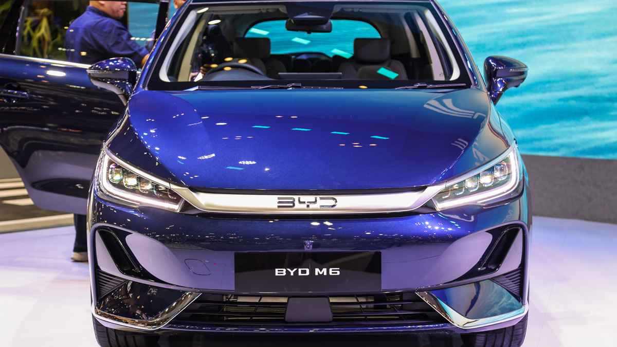 BYD M6