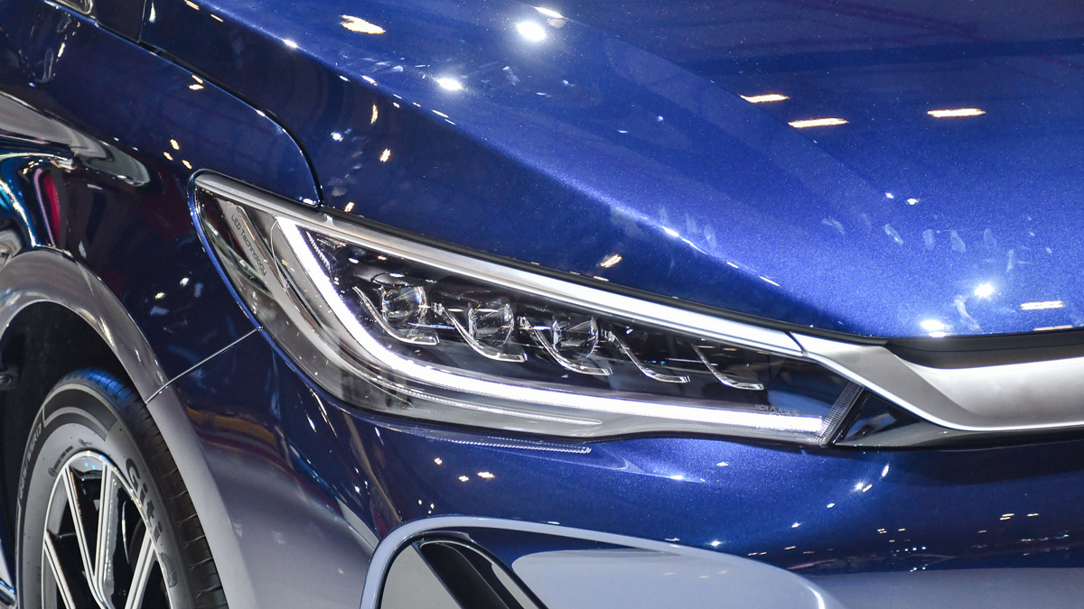 BYD M6