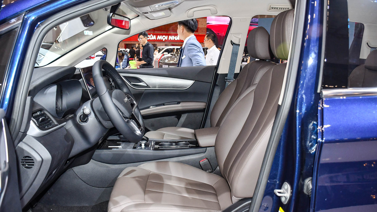 BYD M6