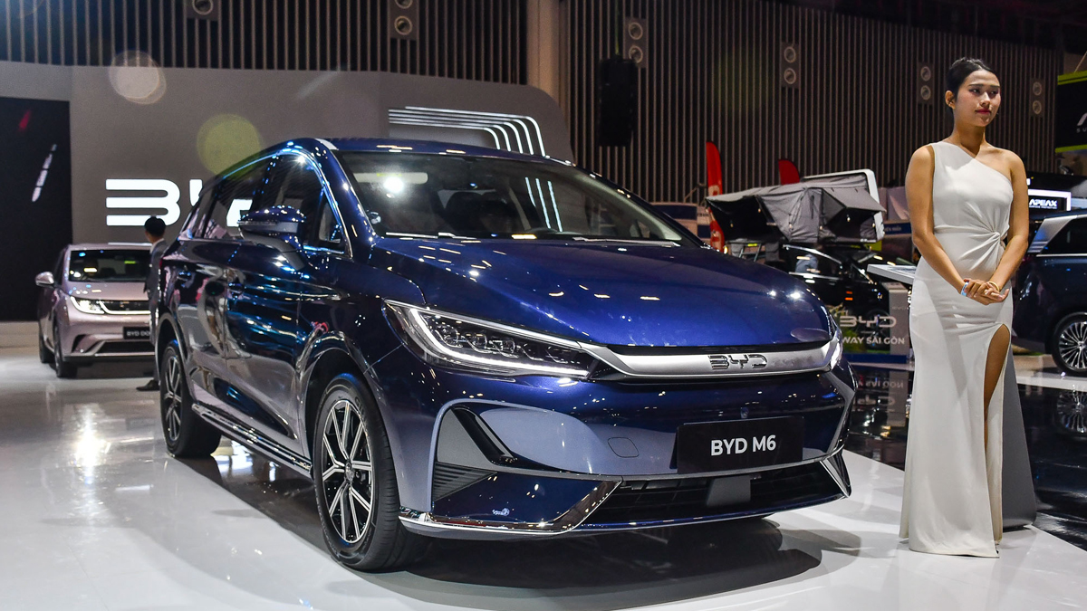 BYD M6